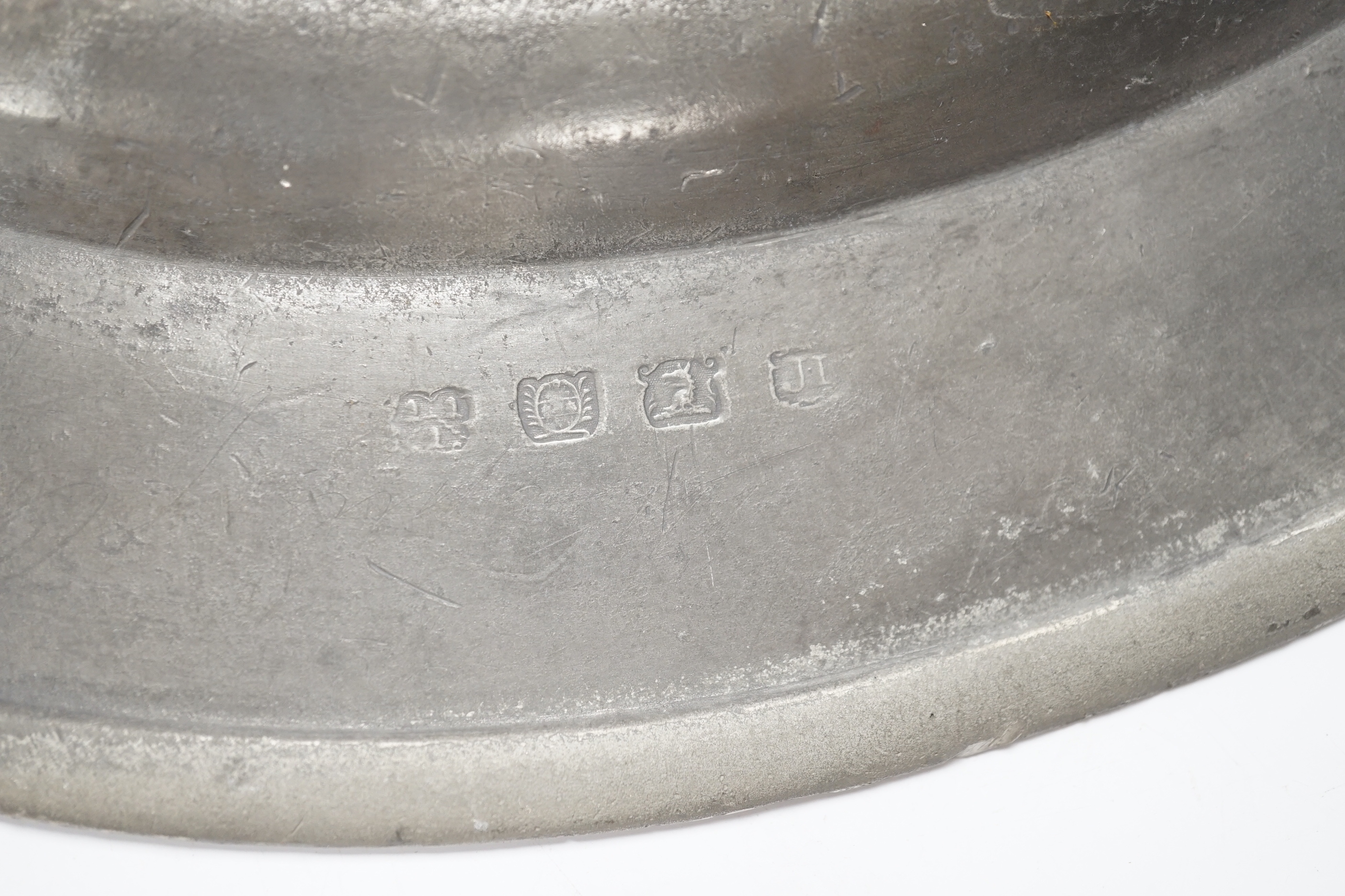 An 18th century pewter armorial charger, 38cm diameter